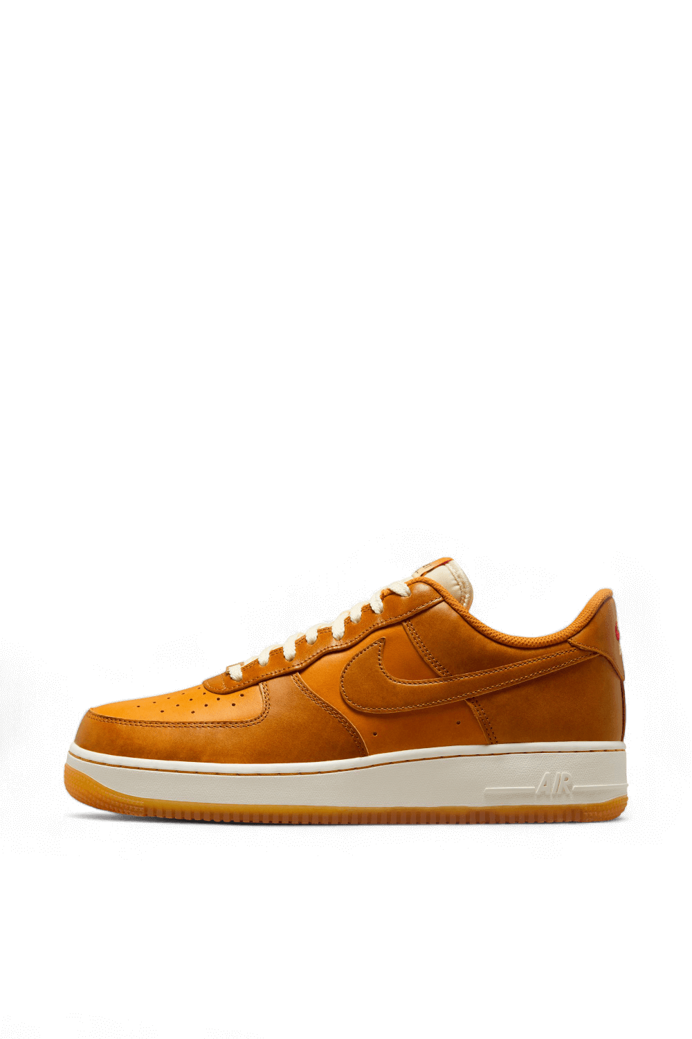 תמונה אחורית של נעלי סניקרס אייר פורס 1 NIKE