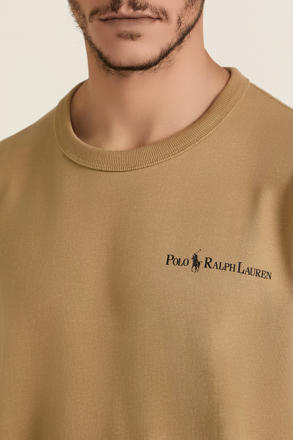 תמונת תקריב דוגמן של חולצת טי POLO RALPH LAUREN