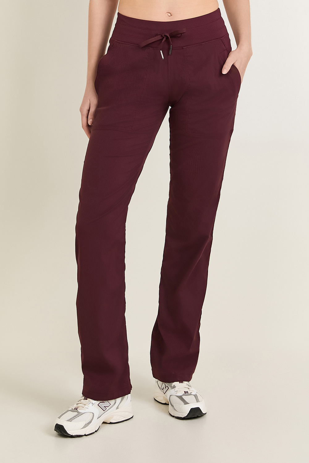 תמונת דוגמן קידמית של Dance Studio Mid-Rise Pant *Regular LULULEMON