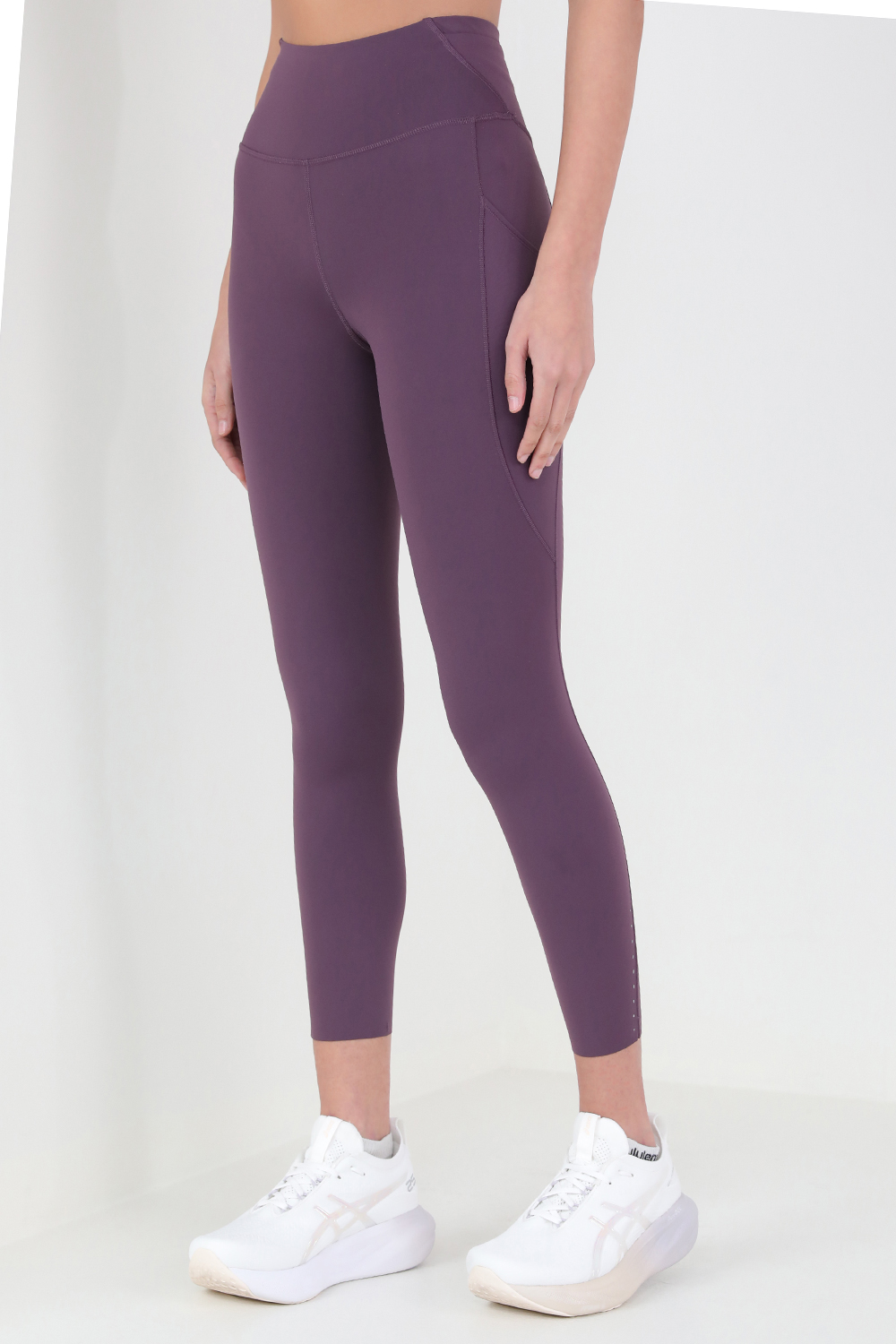 תמונת דוגמן קידמית של Fast and Free HR Crop 23 LULULEMON