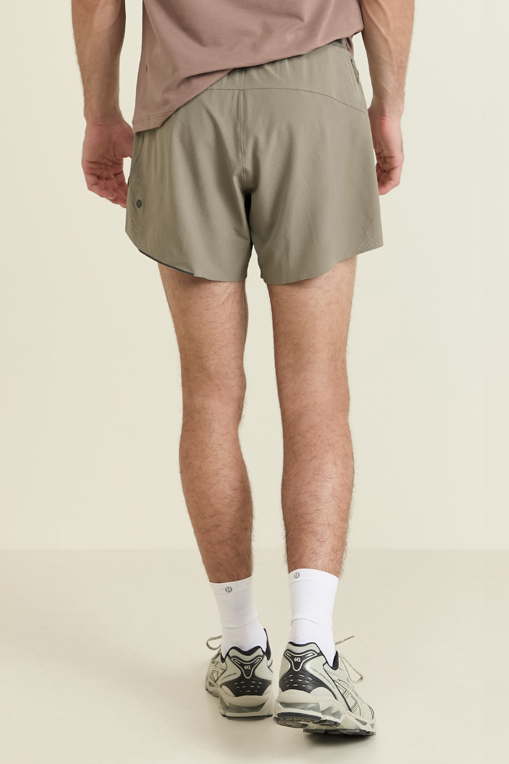 תמונת דוגמן אחורית של Fast And Free Short Lined 6 LULULEMON