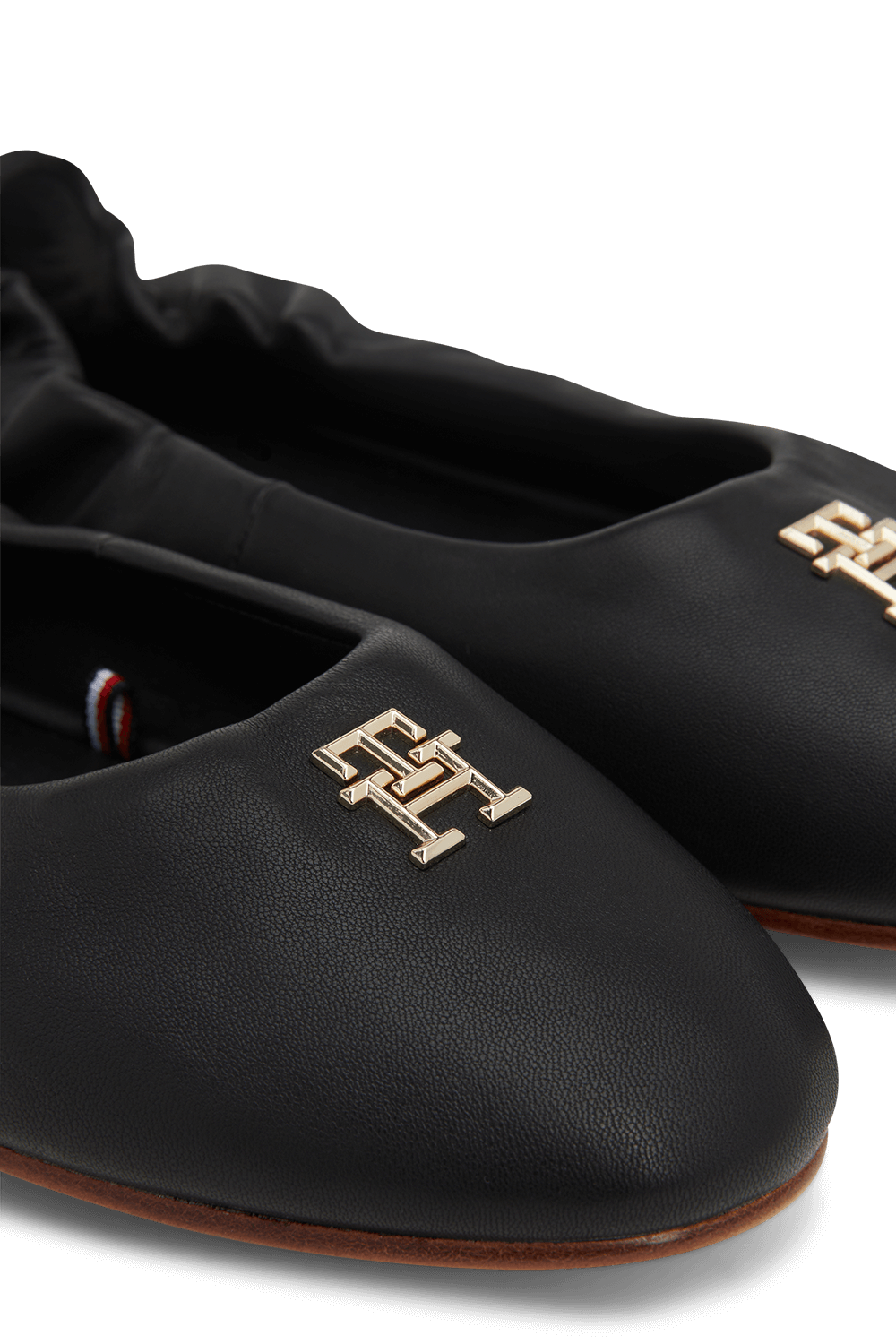 תמונה אחורית של נעלי בלרינה TOMMY HILFIGER