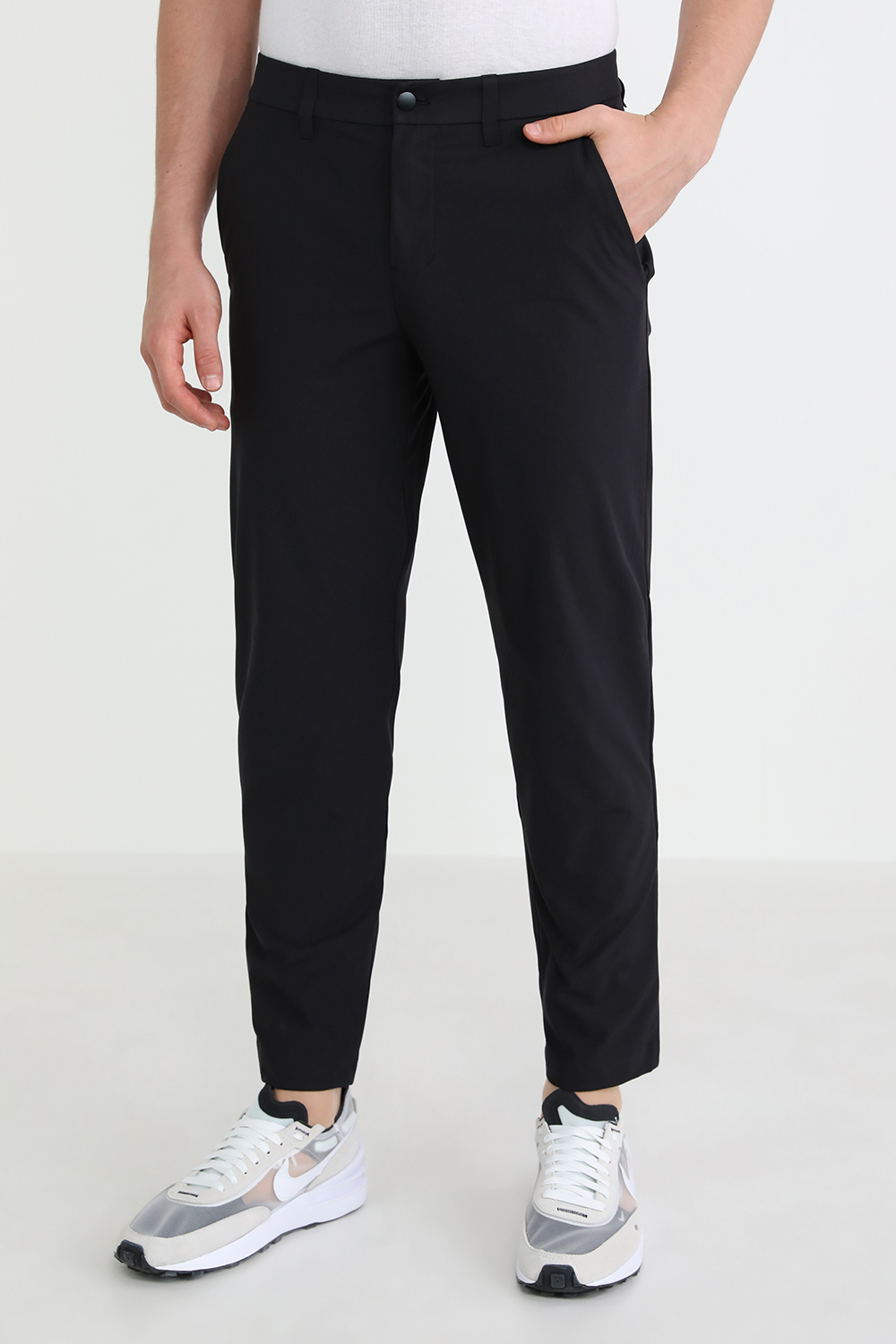 תמונת דוגמן קידמית של ABC Classic Fit Trouser 30 L