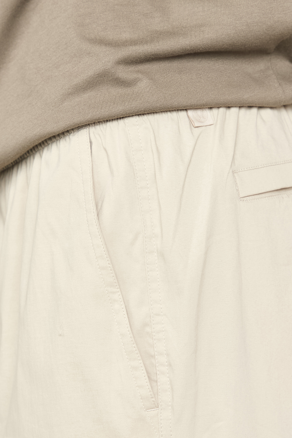 תמונת תקריב דוגמן של Poplin Relaxed-Fit Pant LULULEMON