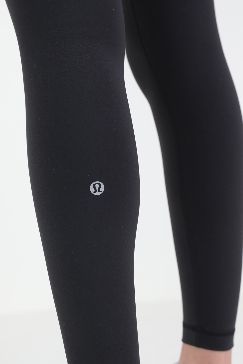 תמונת תקריב דוגמן של Wunder Train Contour Fit High-Rise Tight 25 LULULEMON