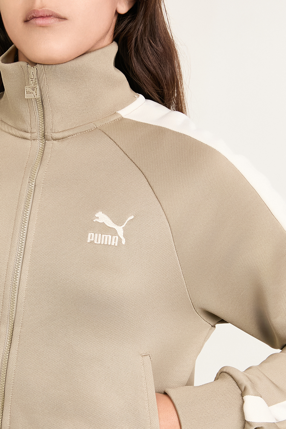 תמונת תקריב דוגמן של סווטשירט טי 7 PUMA
