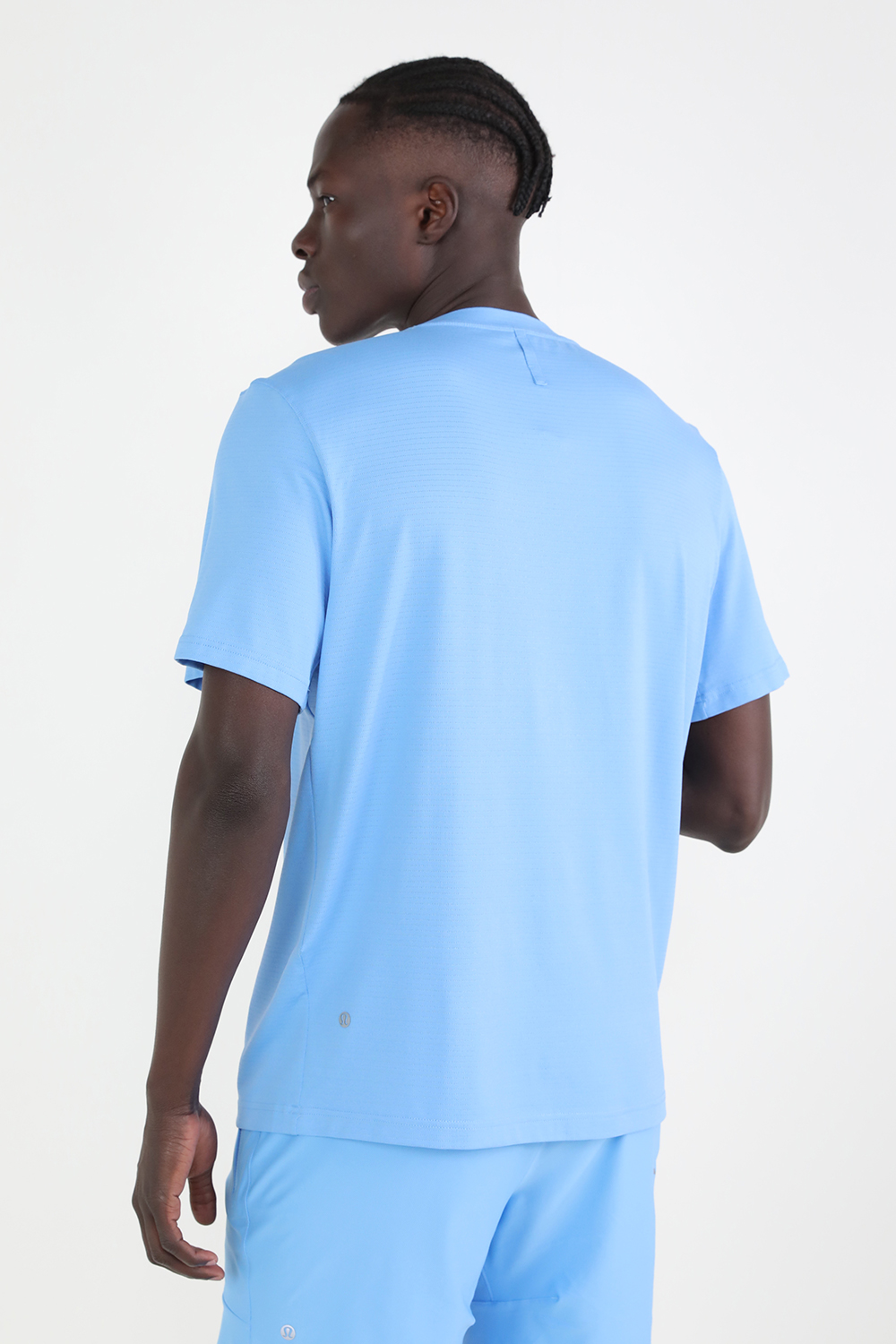 תמונת דוגמן אחורית של License to Train Relaxed Short Sleeve LULULEMON