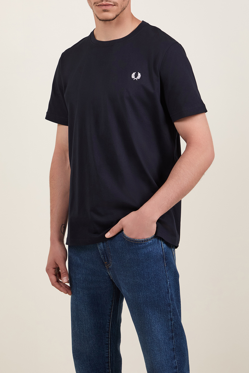 תמונת דוגמן קידמית של חולצת טי FRED PERRY