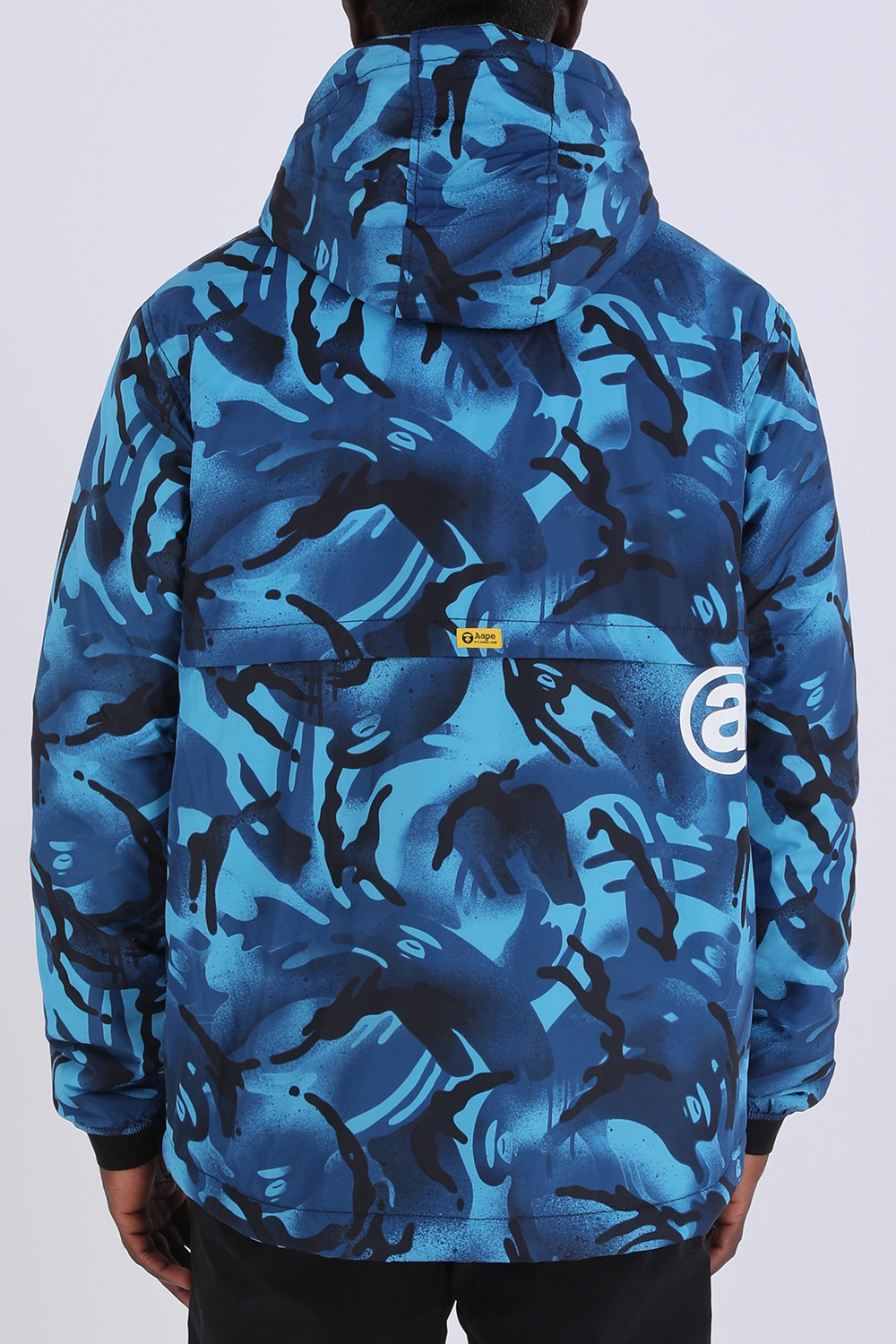 תמונת דוגמן אחורית של Camouflage Puffer Coat in Blue AAPE