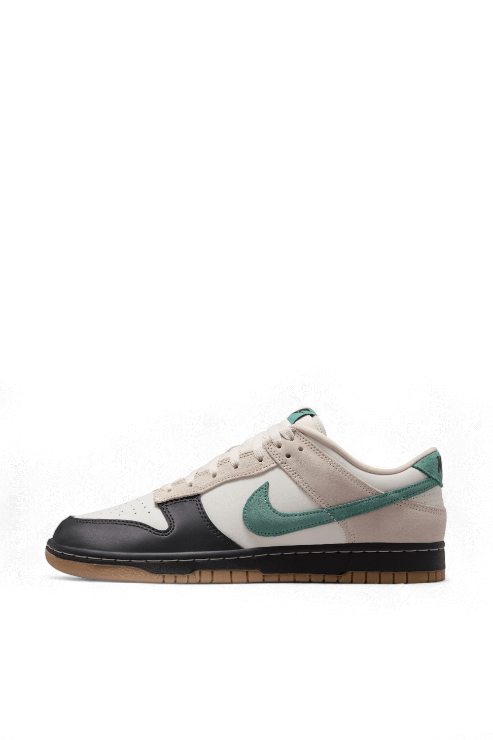 תמונה אחורית של נעלי סניקרס דאנק NIKE
