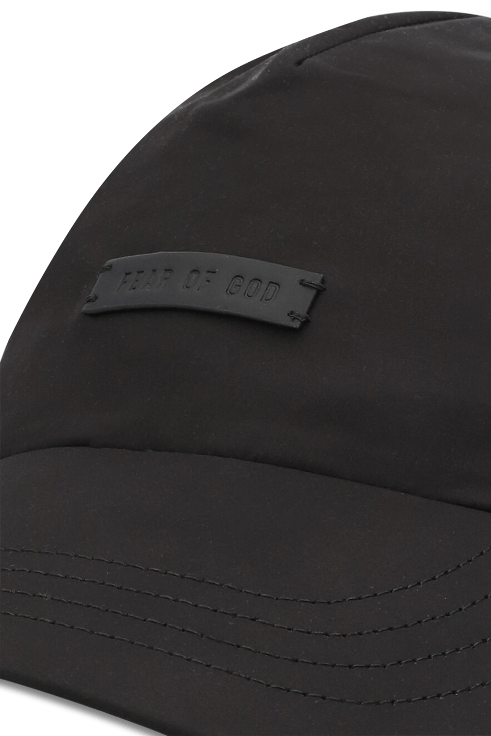 תמונת תקריב של כובע בייסבול FEAR OF GOD