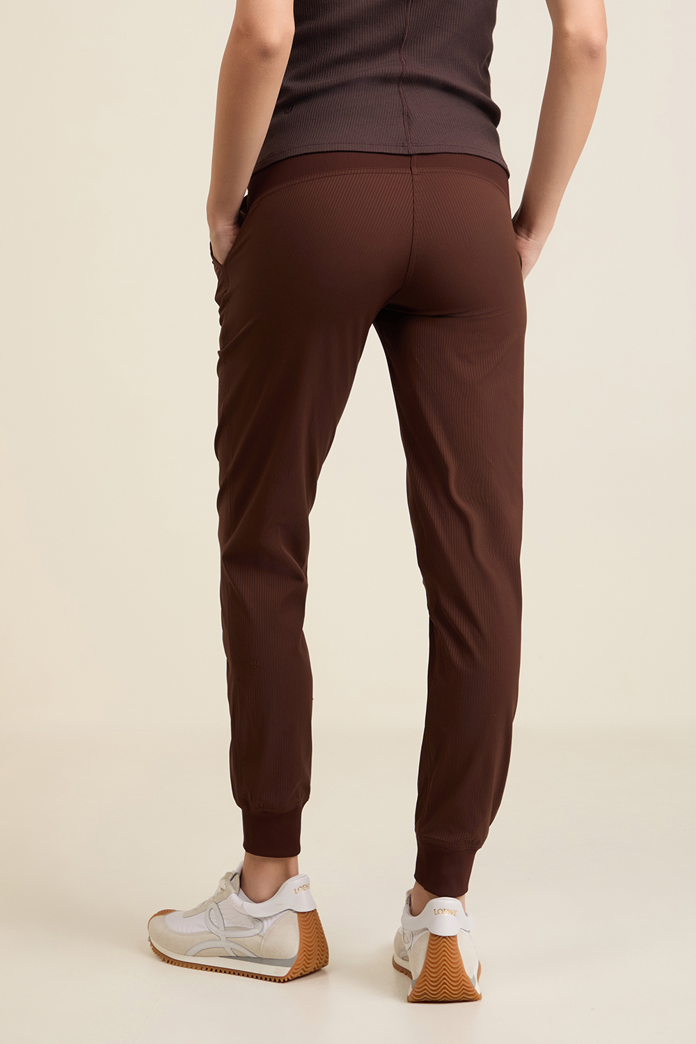 תמונת דוגמן אחורית של Dance Studio Mid-Rise Jogger LULULEMON