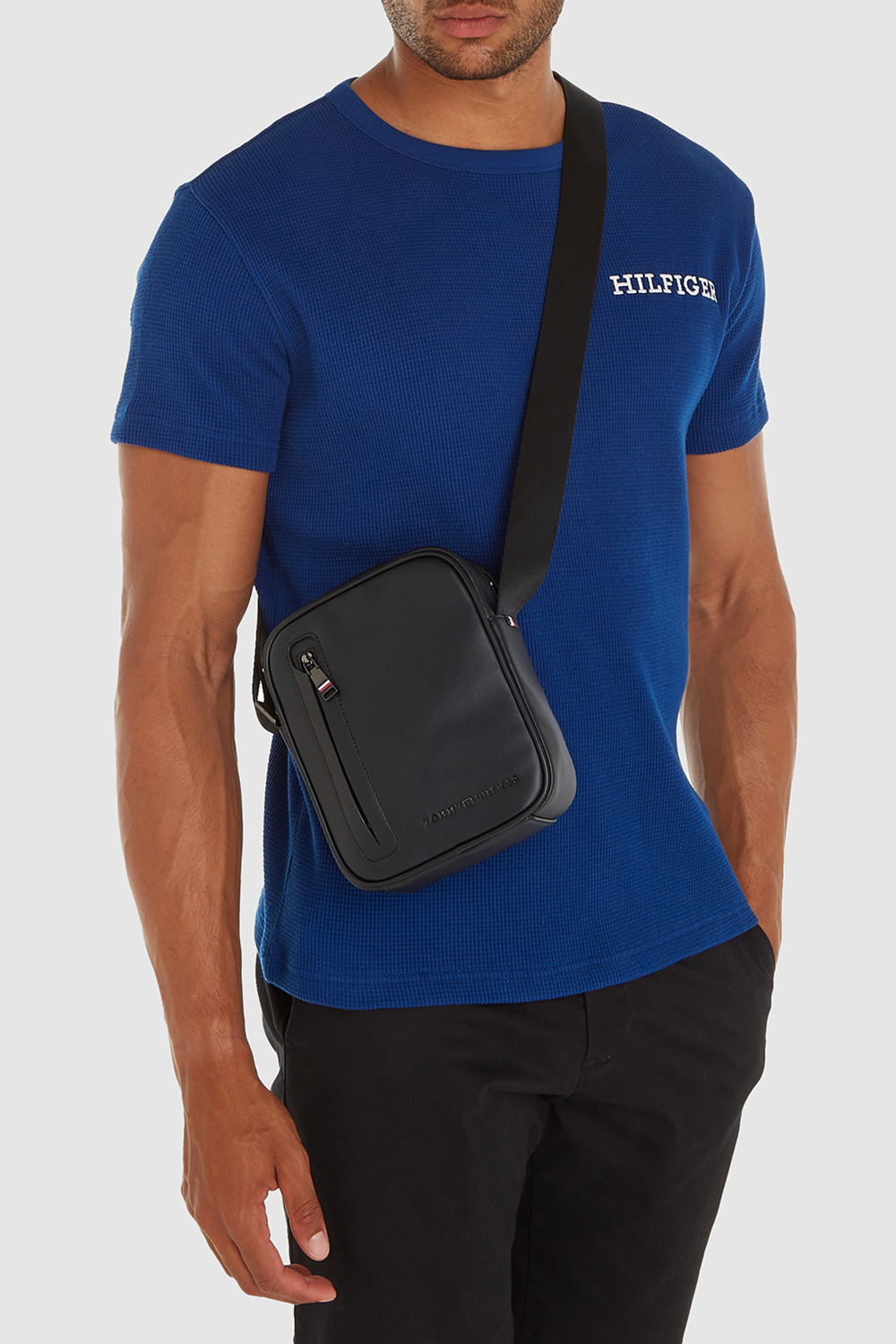 תמונת דוגמן קידמית של תיק כתף TOMMY HILFIGER