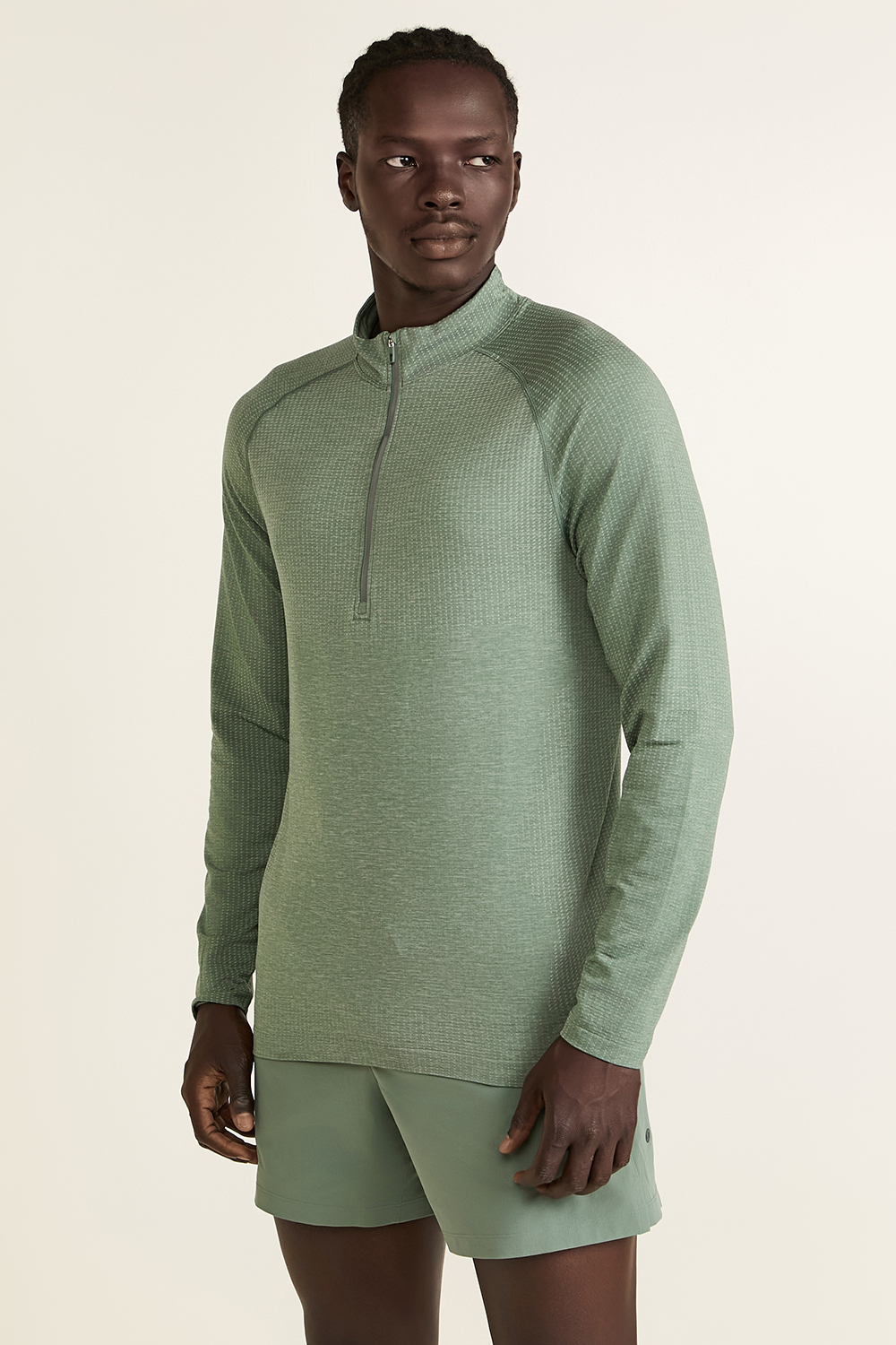 תמונת דוגמן קידמית של Metal Vent Tech Midweight Half-Zip LULULEMON