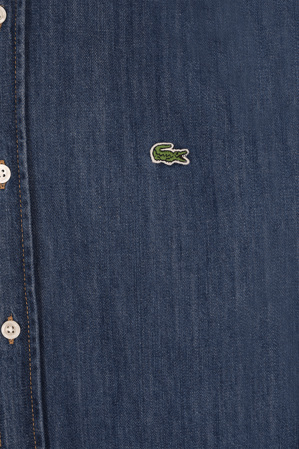 תמונה אחורית של חולצת דנים מכופתרת LACOSTE