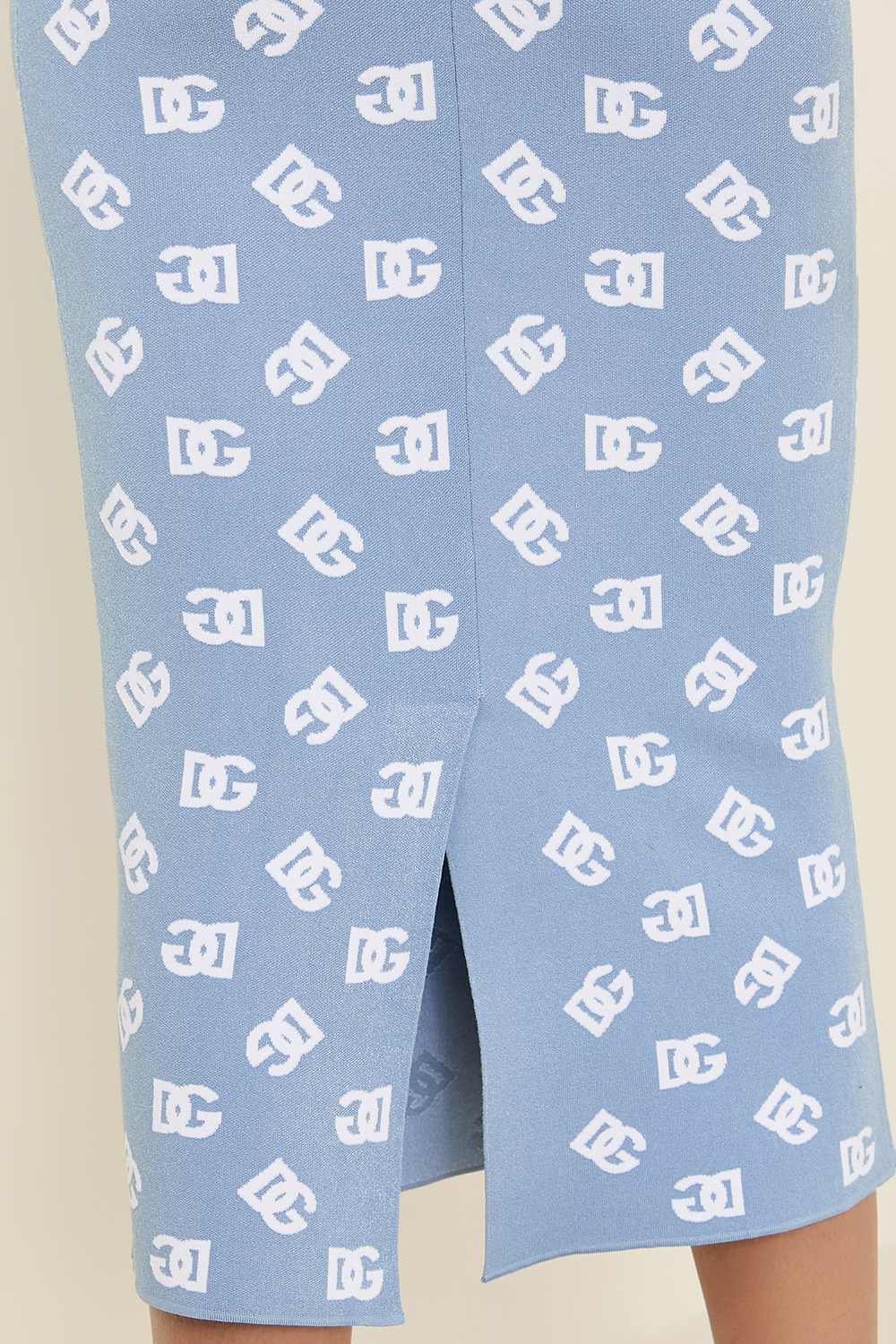 תמונת תקריב דוגמן של חצאית מידי DOLCE & GABBANA