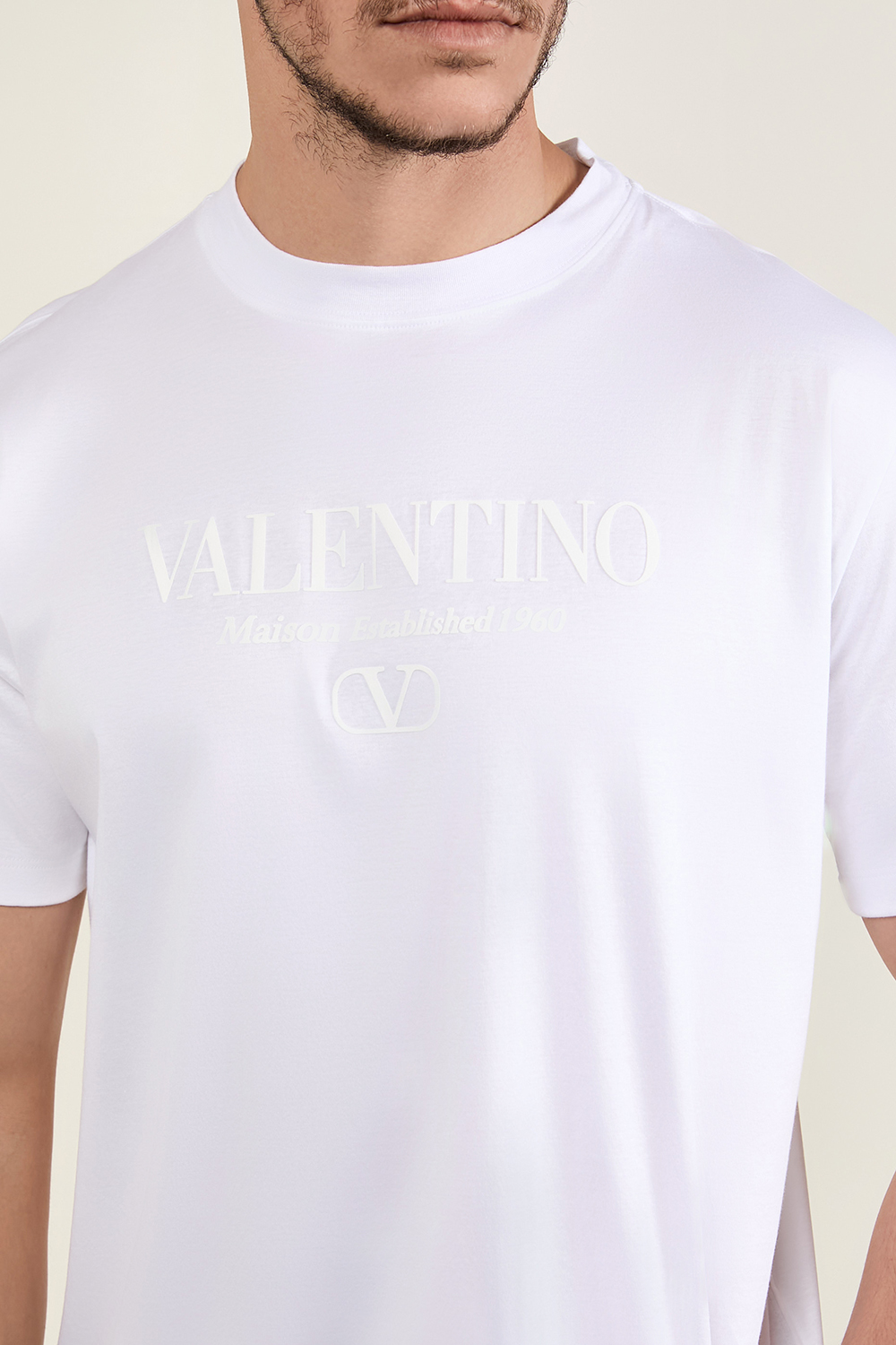 תמונת תקריב דוגמן של חולצת טי VALENTINO