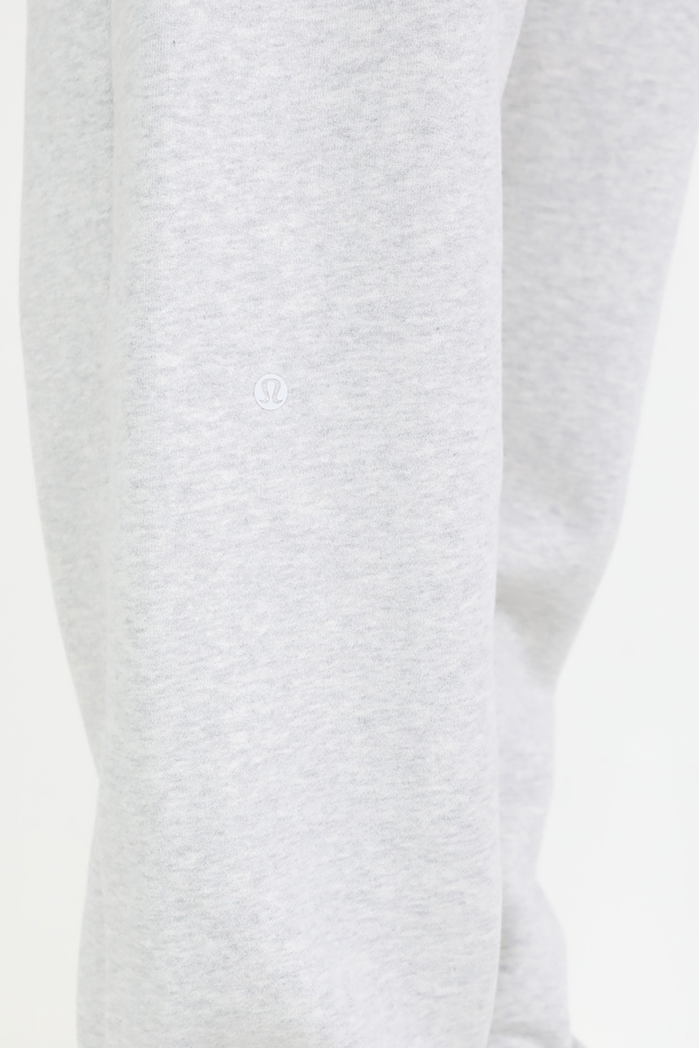 תמונת תקריב דוגמן של Scuba Mid-Rise Oversized Jogger Regular