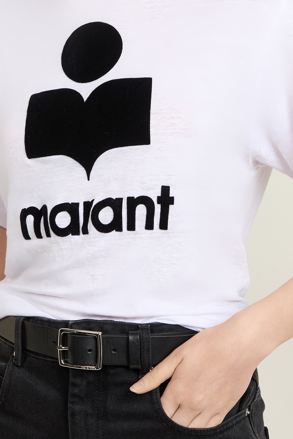 תמונת תקריב דוגמן של חולצת טי ISABEL MARANT
