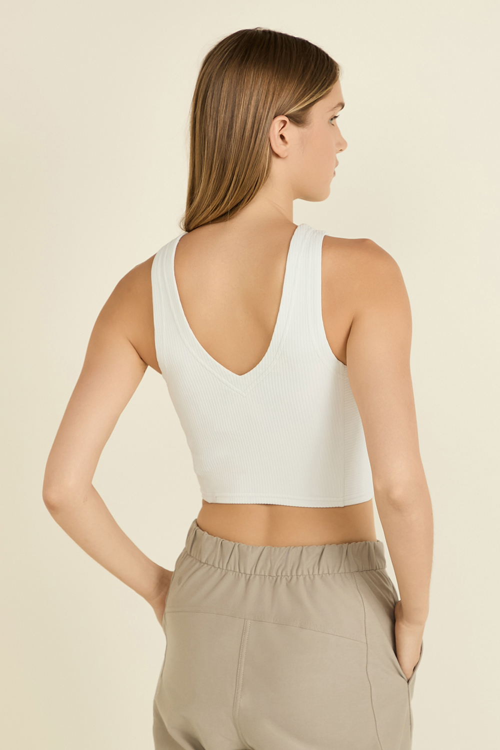 תמונת דוגמן אחורית של Ribbed Softstreme™ Cropped Tank Top LULULEMON