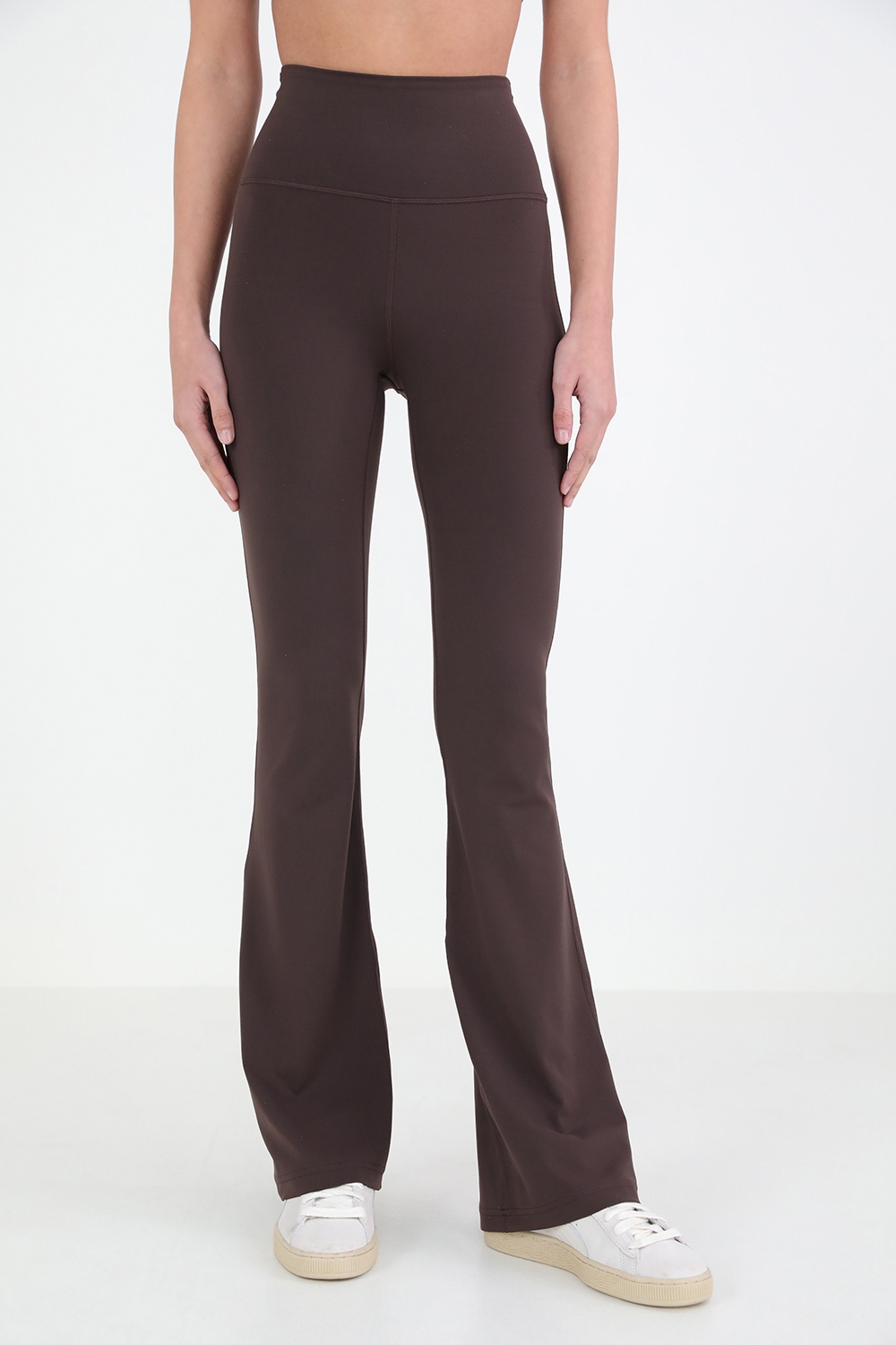 תמונת דוגמן קידמית של Groove Super-High-Rise Flared Pant LULULEMON