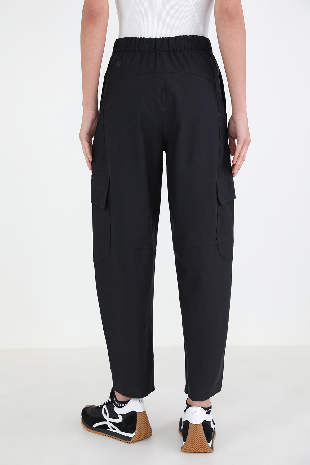 תמונת דוגמן אחורית של Light Utilitech Cargo Pocket HR Pant LULULEMON