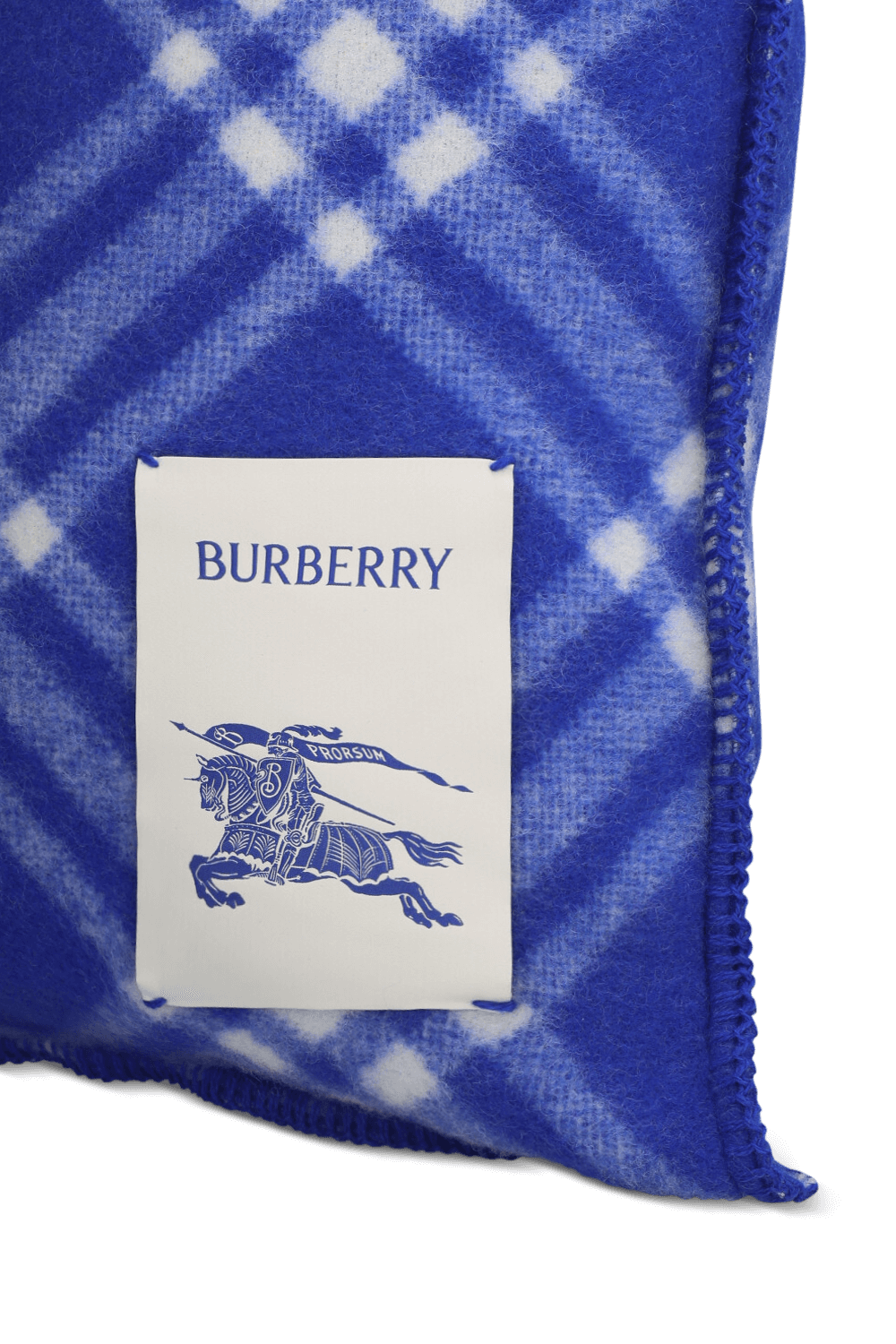 תמונת תקריב של כרית צמר BURBERRY