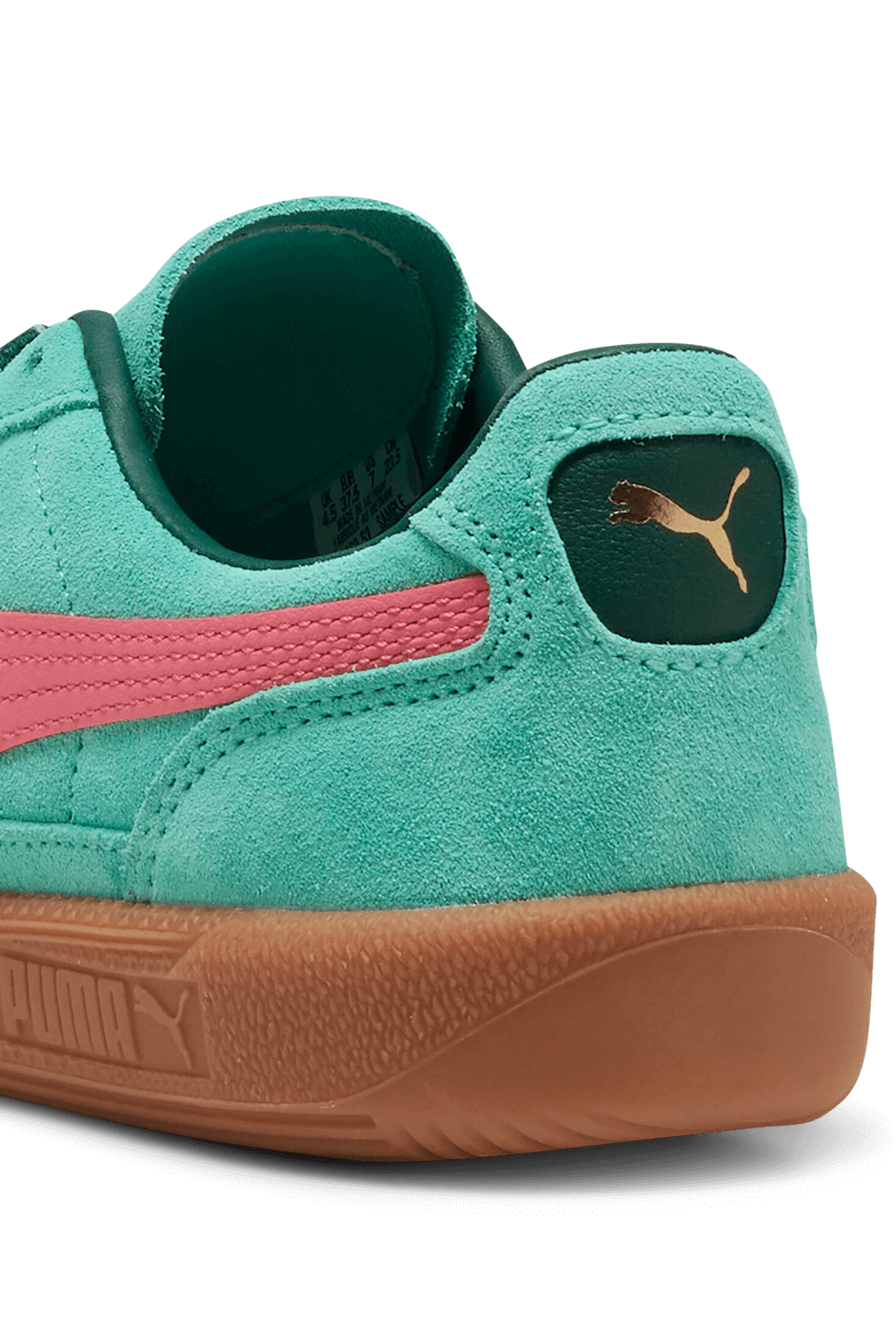 תמונת תקריב של נעלי סניקרס פלרמו PUMA