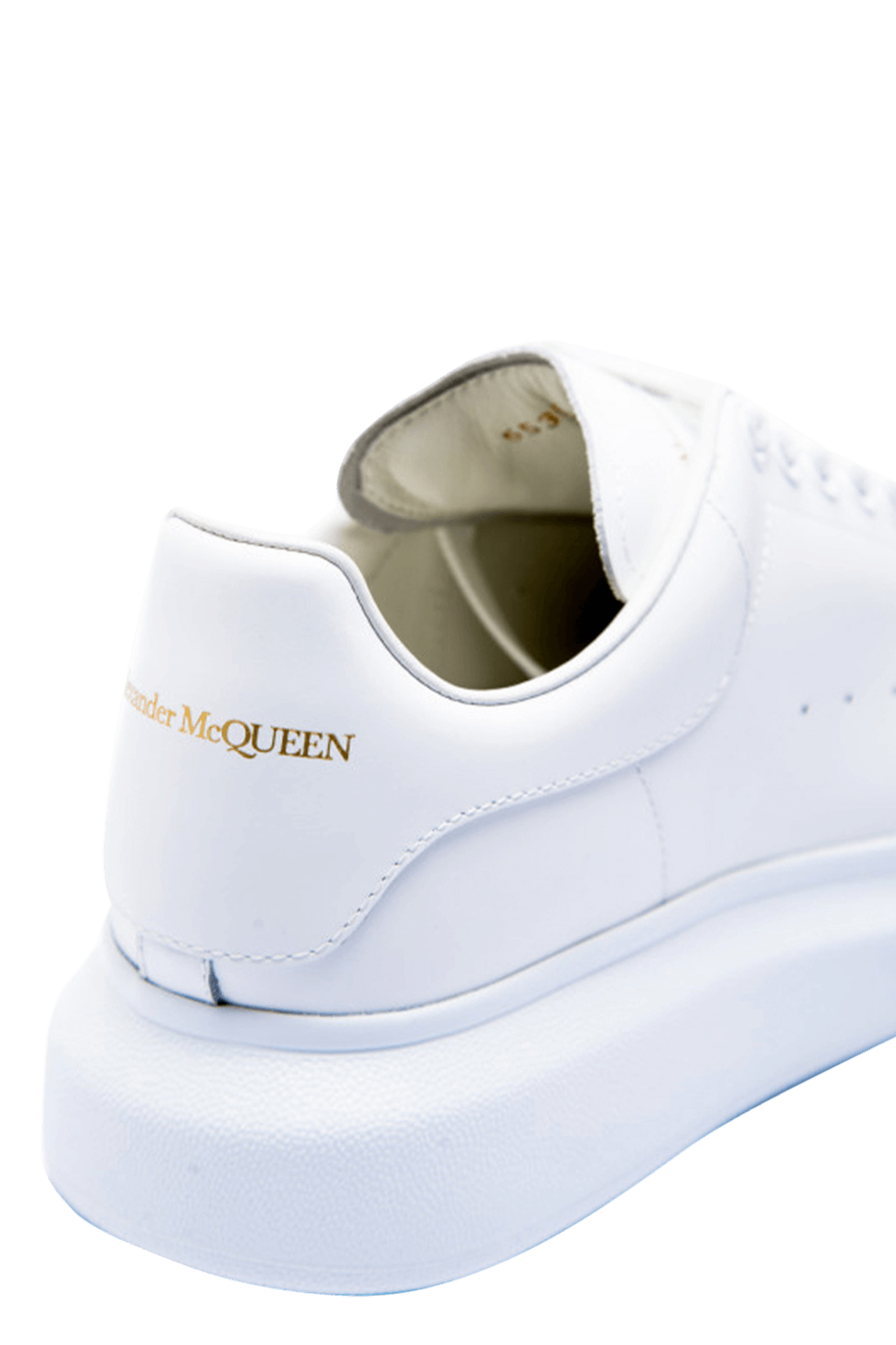 תמונת פנים של נעלי סניקרס לבנות מעור ALEXANDER MCQUEEN