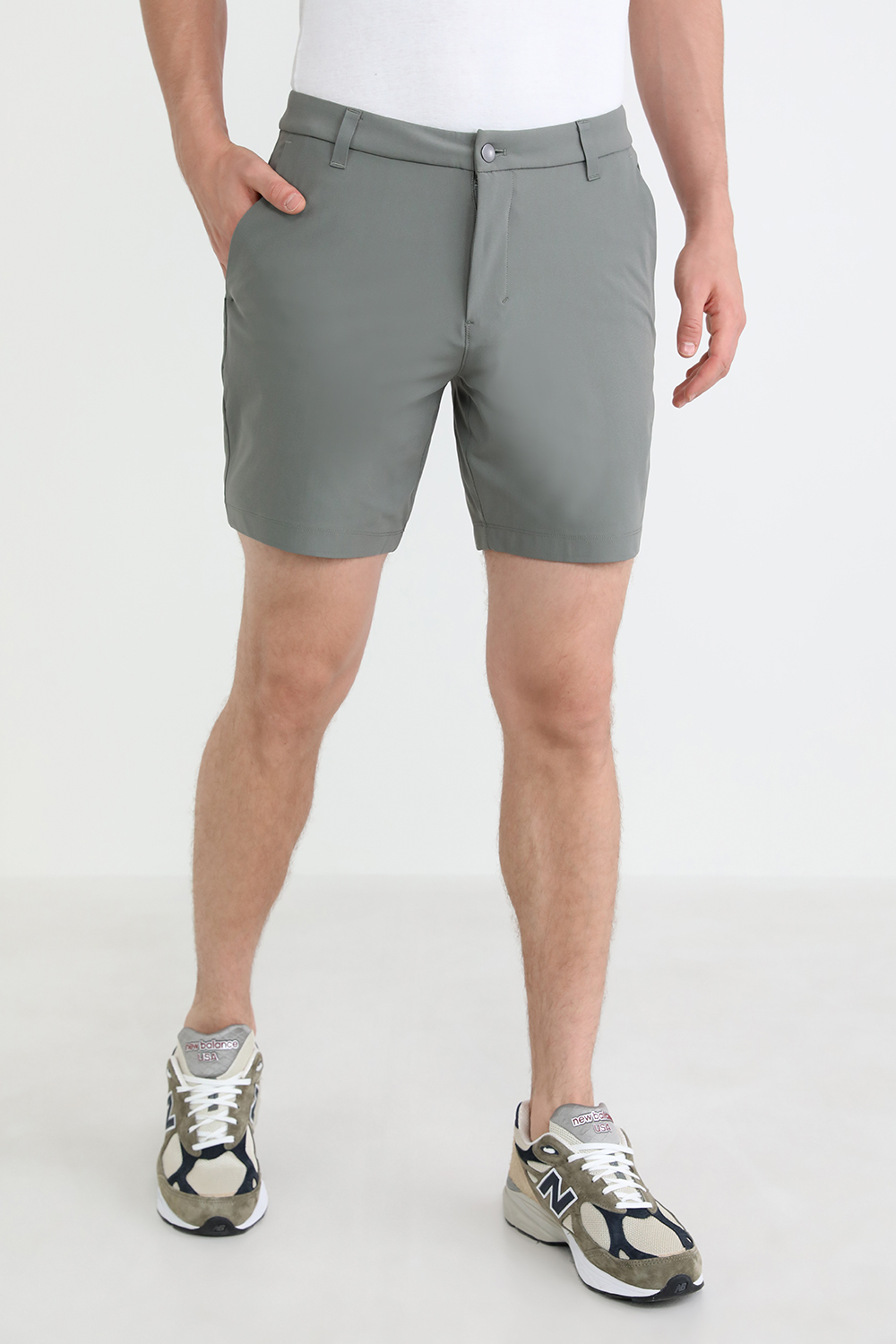 תמונת דוגמן קידמית של Commission Short Classic 7