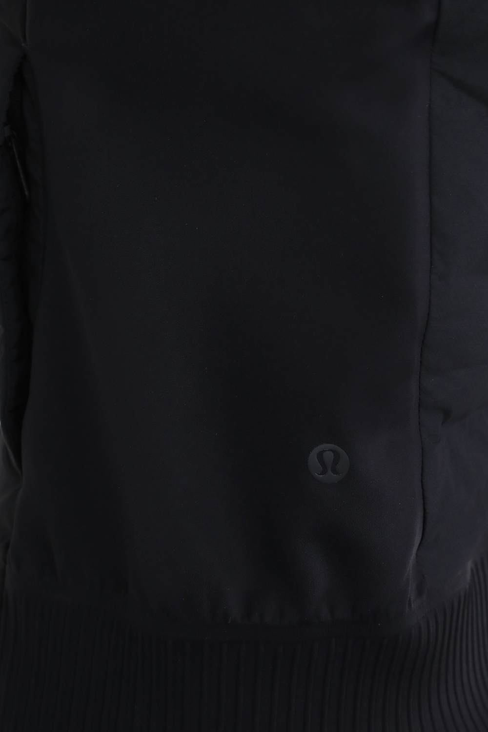 תמונת תקריב דוגמן של Down and Around Vest LULULEMON