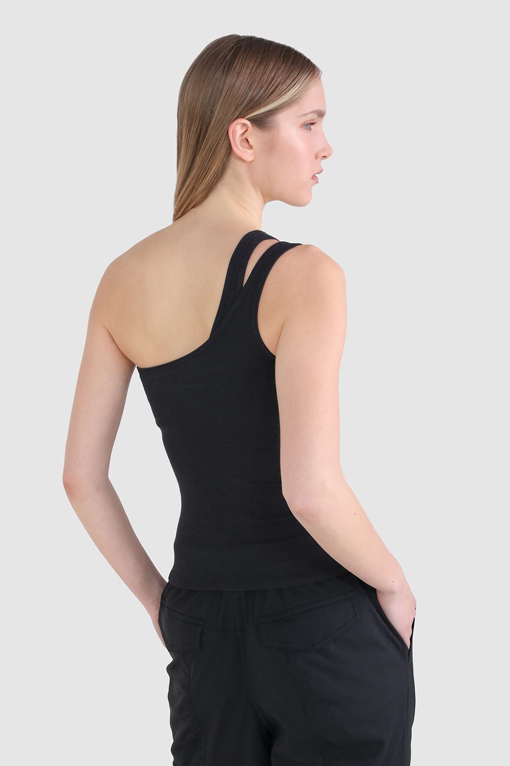 תמונת דוגמן אחורית של Hold Tight One-Shoulder Tank Top LULULEMON