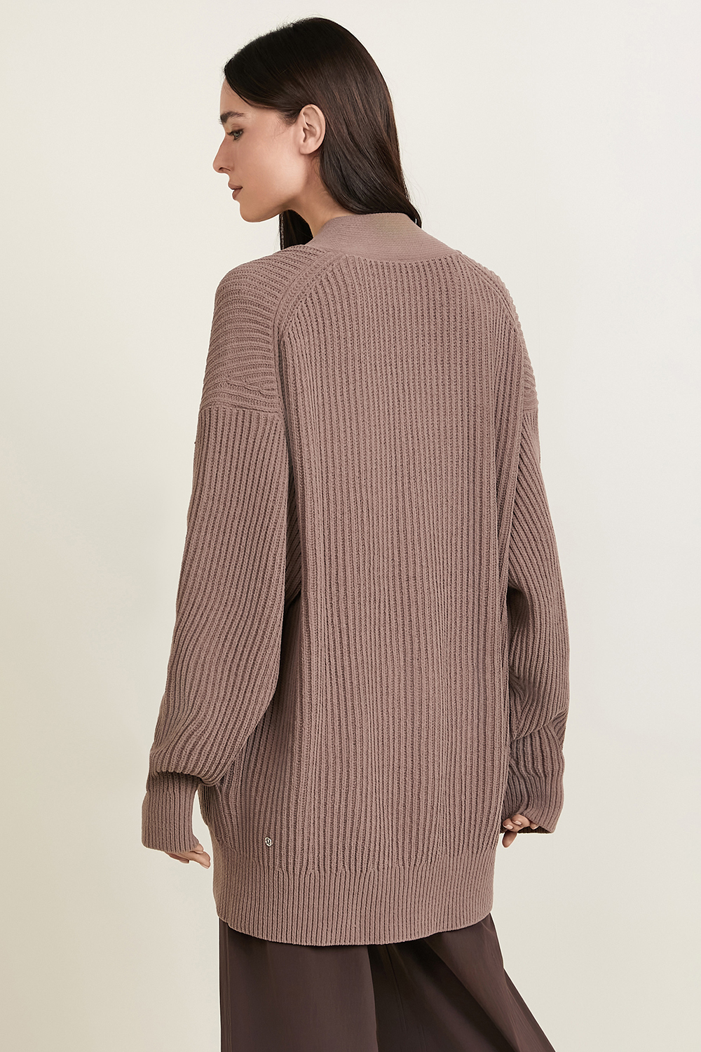 תמונת דוגמן אחורית של Knit Button-Front Cardigan LULULEMON