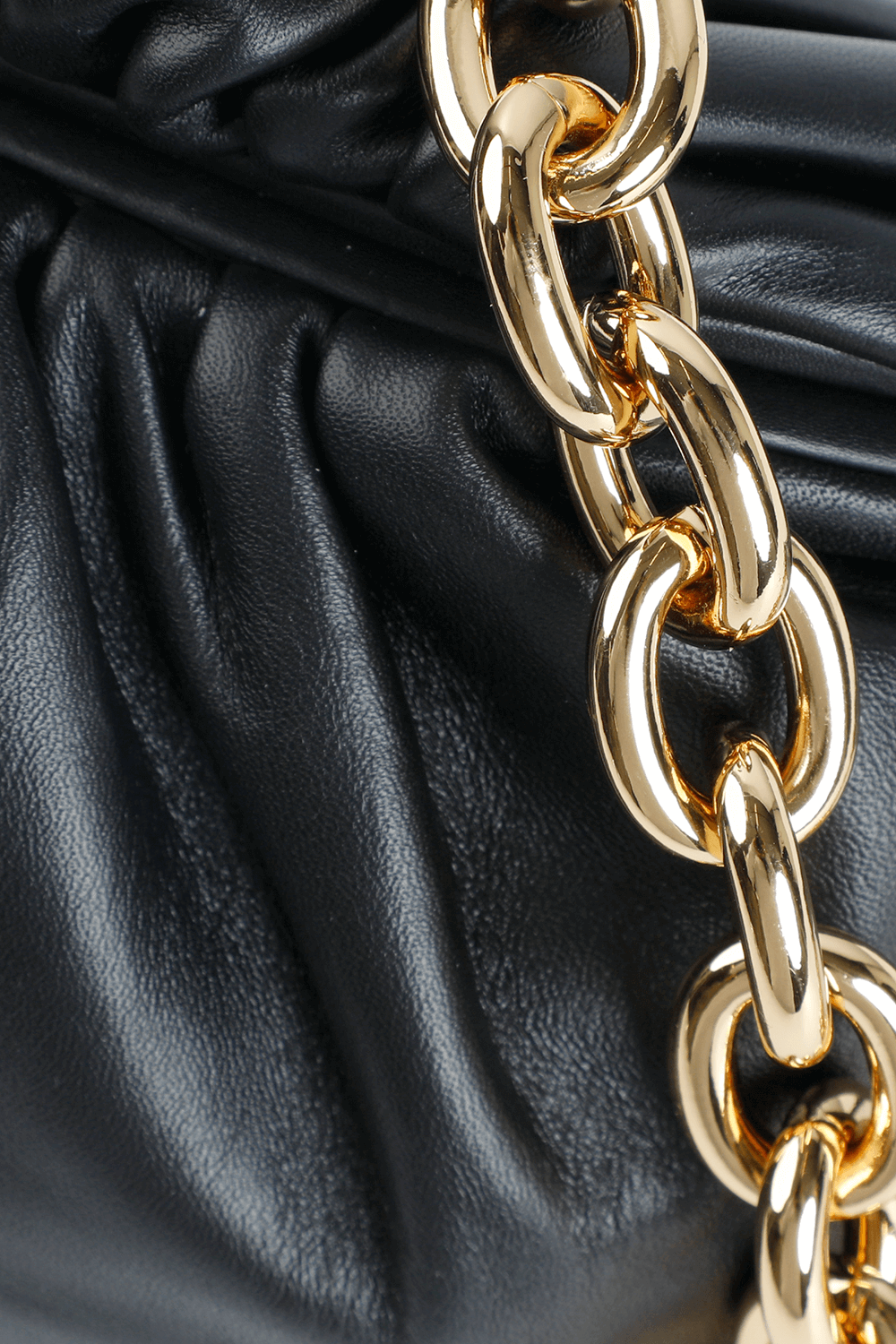 תמונת תקריב של The Pouch Belt Bag in Black