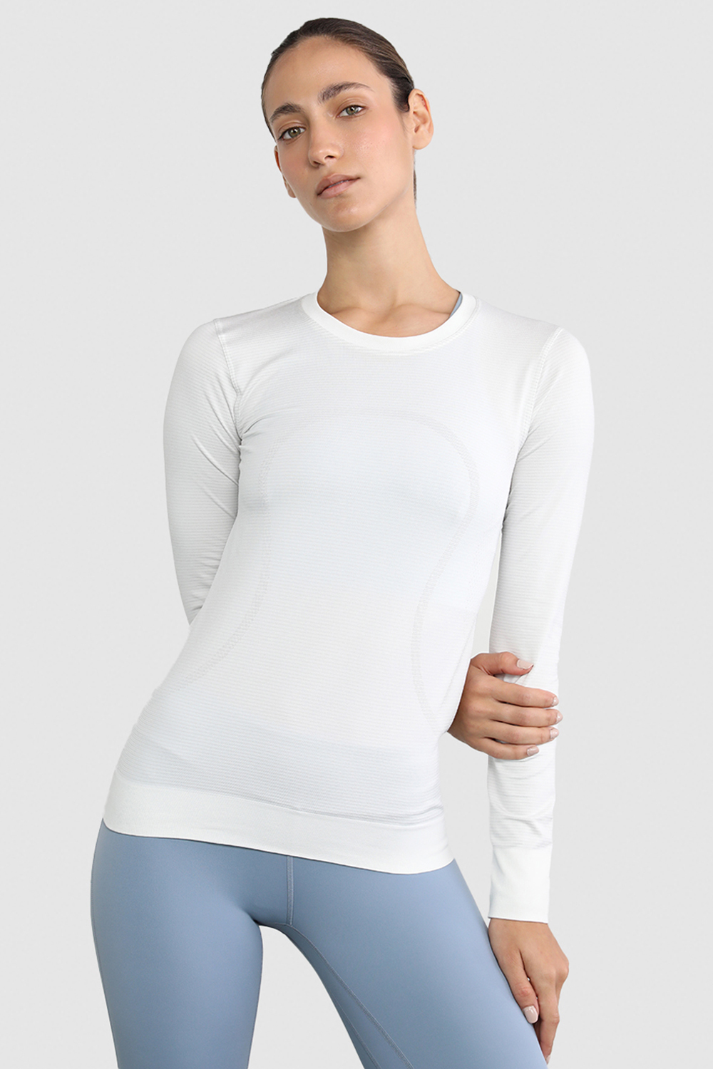 תמונת דוגמן קידמית של Swiftly Relaxed Long Sleeve