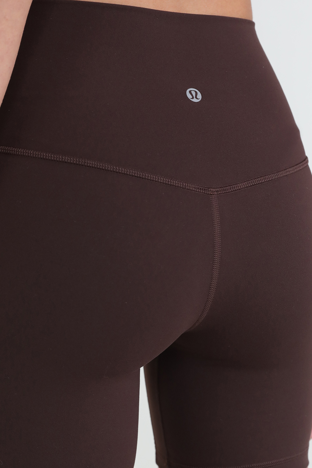 תמונת תקריב דוגמן של Align™ High-Rise Short 6