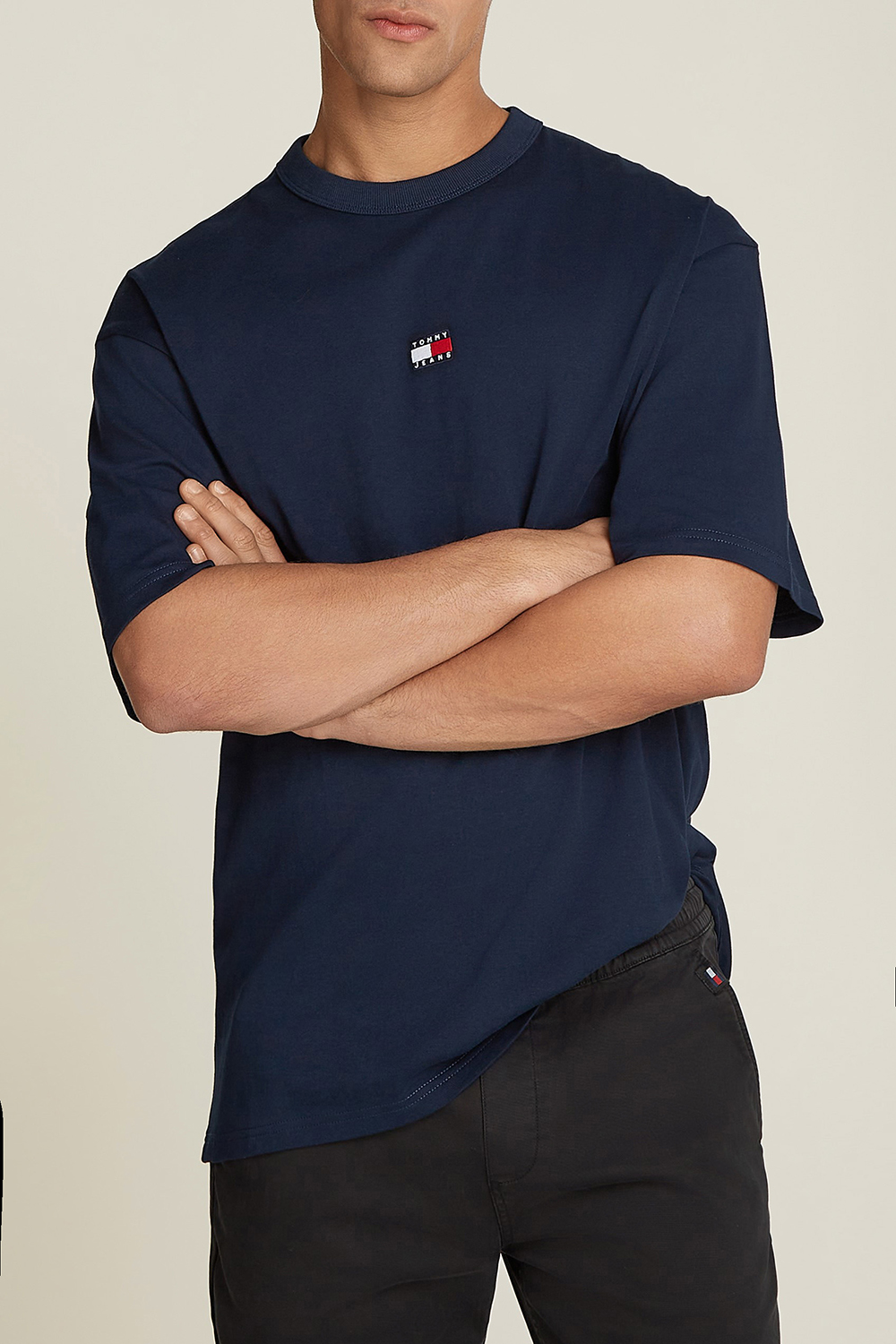 תמונת דוגמן קידמית של חולצת טי אוברסייז TOMMY HILFIGER