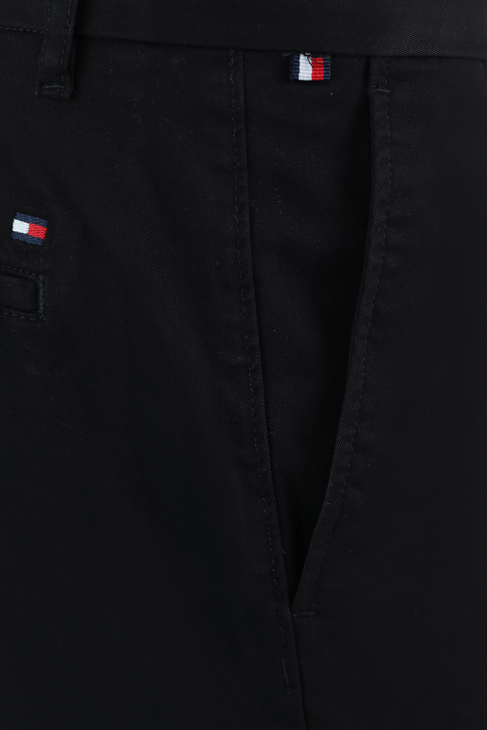 תמונה אחורית של מכנסיים קצרים ברוקלין TOMMY HILFIGER