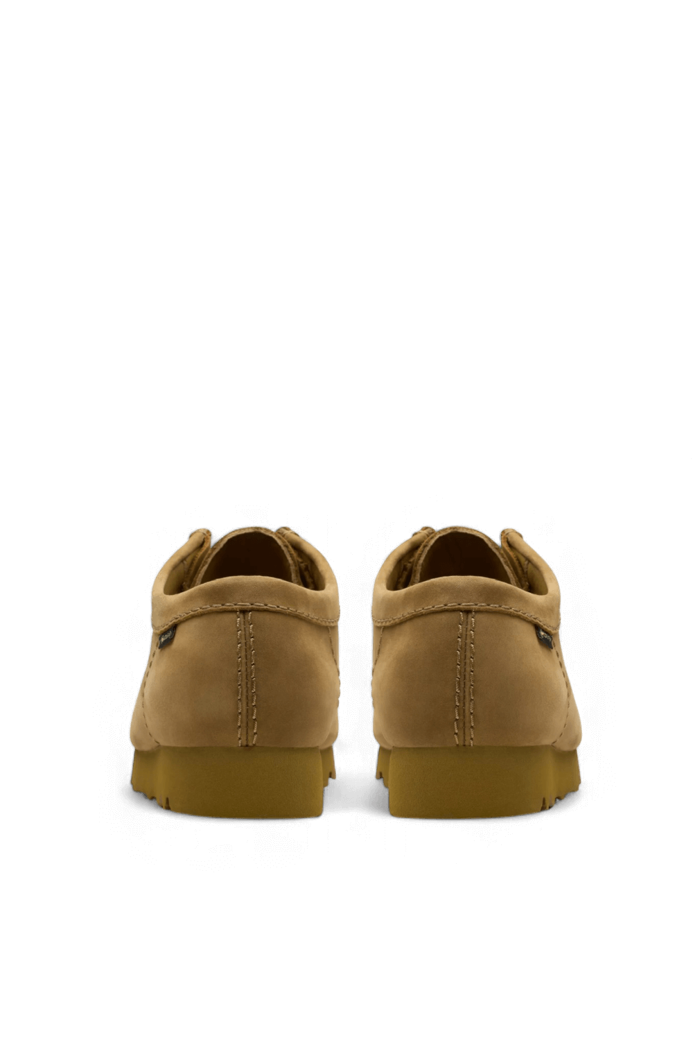 תמונת תקריב של נעלי מוקסינים וולבי גורטקס CLARKS