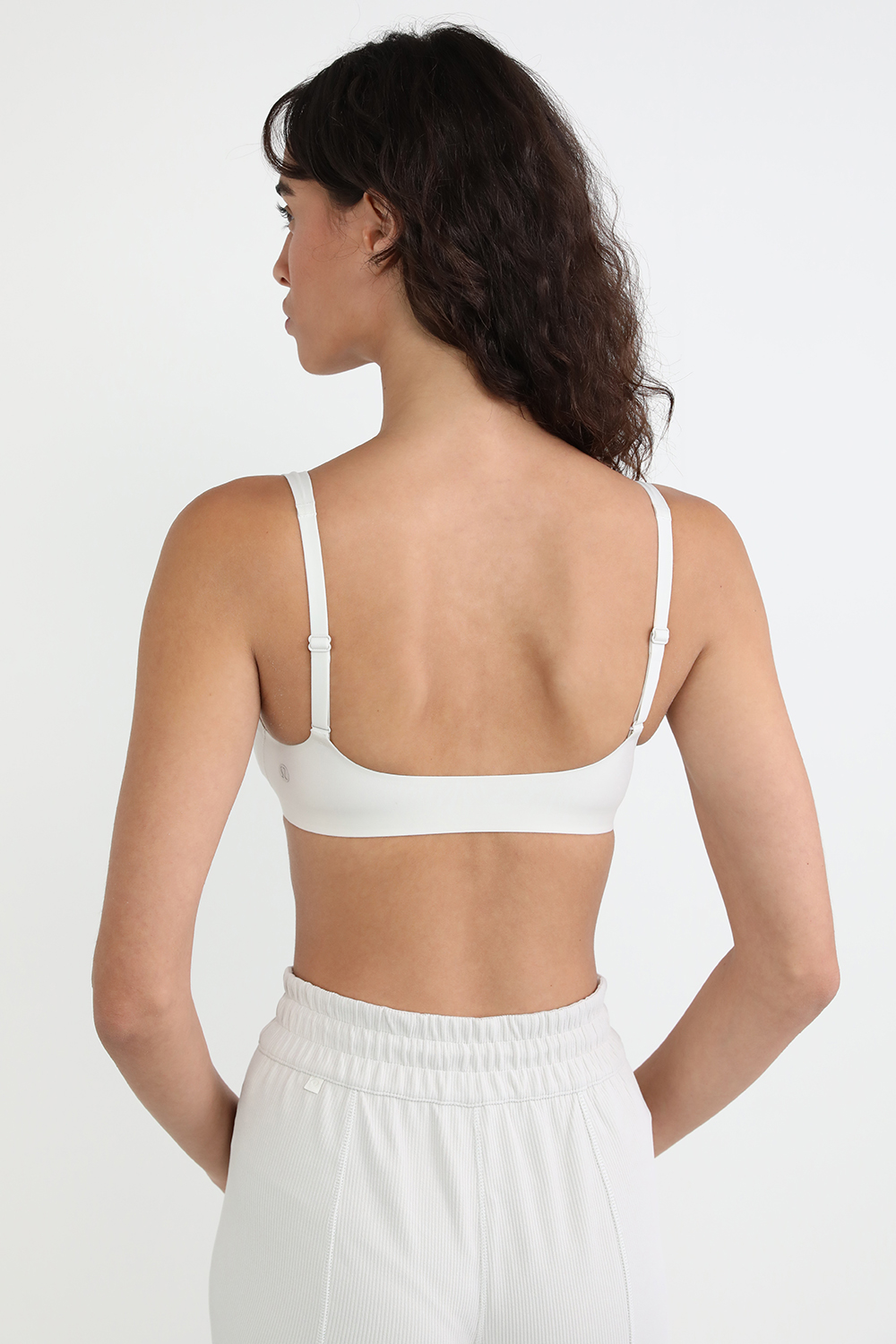 תמונת דוגמן אחורית של Wundermost Ultra-Soft Nulu Scoop Neck Brallette