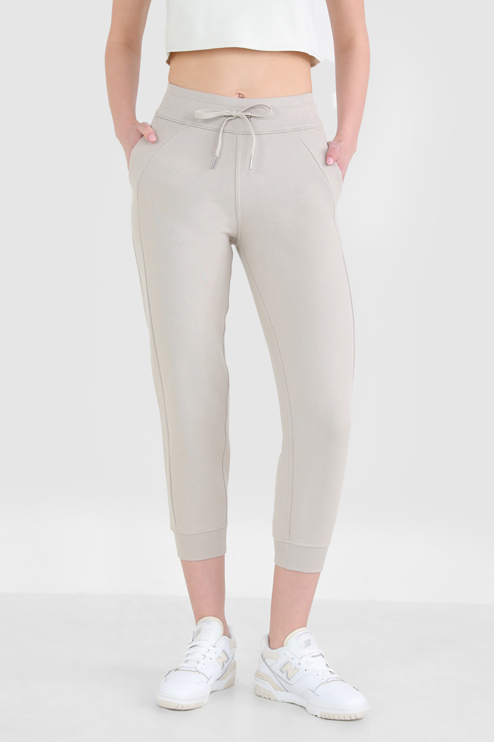 תמונת דוגמן קידמית של Scuba Hr Jogger Crop LULULEMON