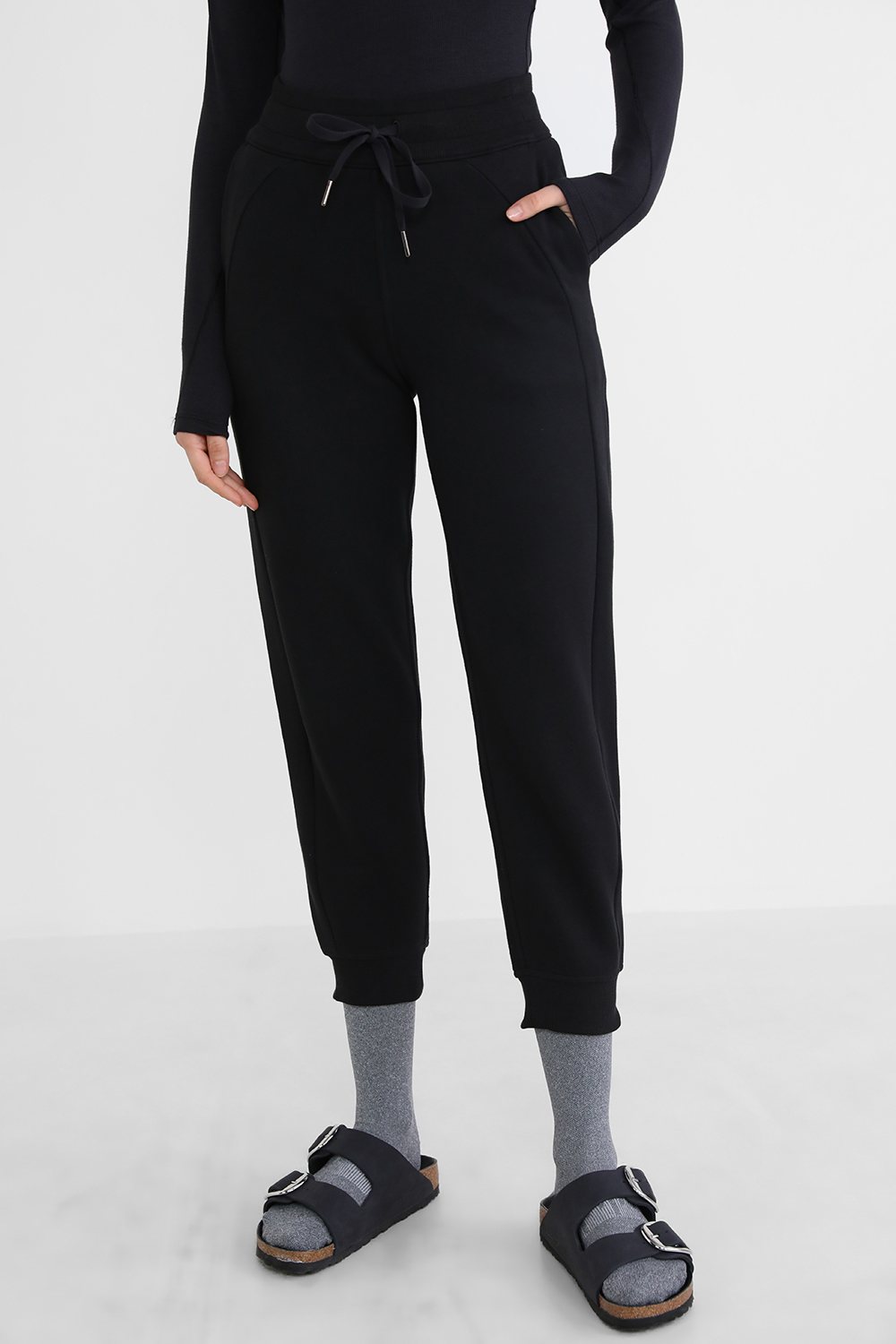 תמונת דוגמן קידמית של Scuba Hr Jogger Crop