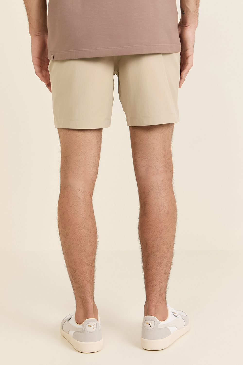 תמונת דוגמן אחורית של ABC Classic-Fit Short 7