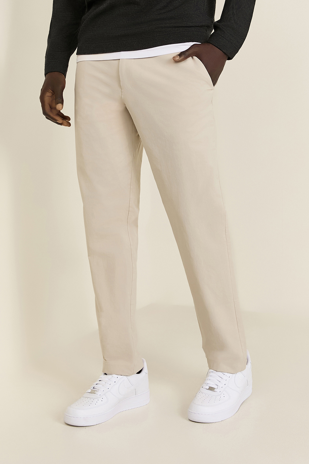 תמונת דוגמן קידמית של ABC Classic Fit Trouser 32'' Warpstreme LULULEMON