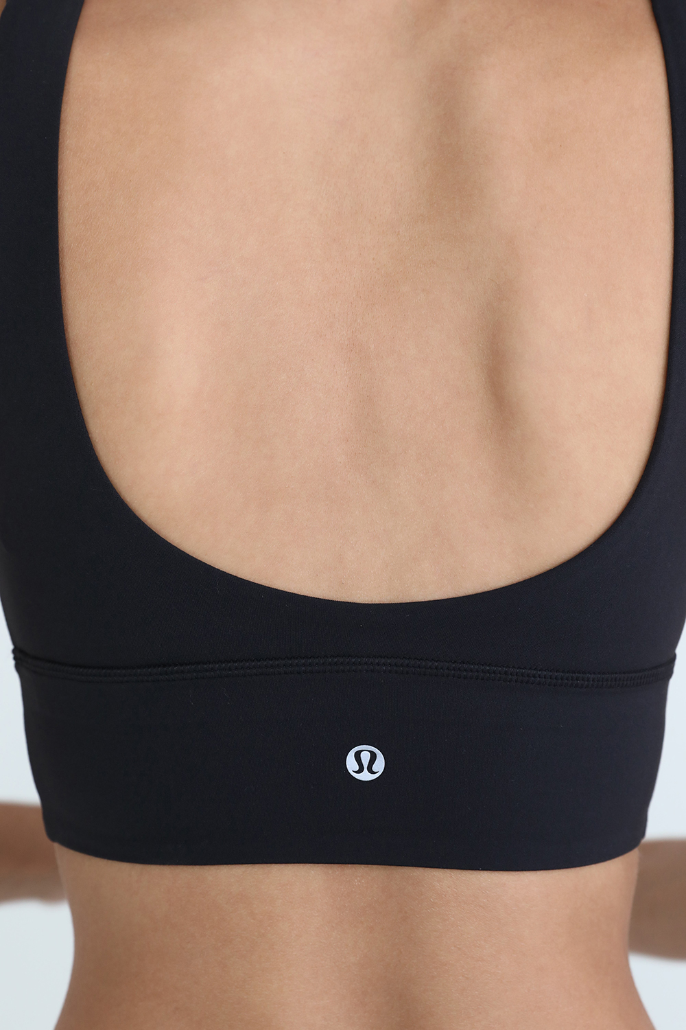 תמונת תקריב דוגמן של Align V Neck Bra A/B Cup