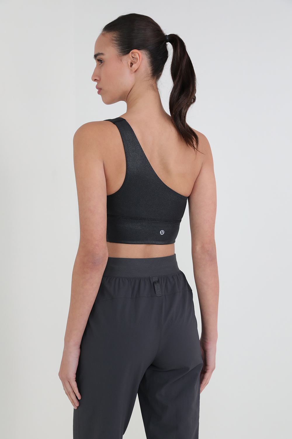 תמונת דוגמן אחורית של Align™ Asym Bra, A/B Cup *Shine