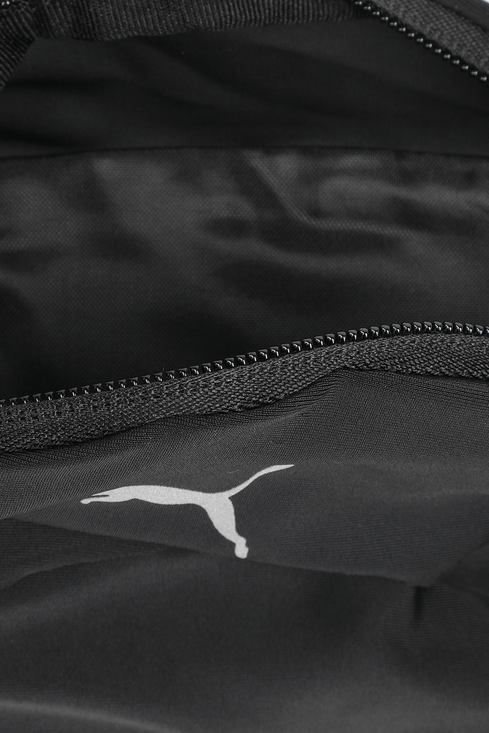 תמונת פנים של תיק פאוץ' עם לוגו בצבע שחור PUMA