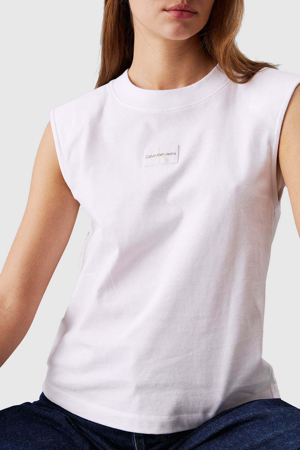 תמונת תקריב דוגמן של גופייה CALVIN KLEIN