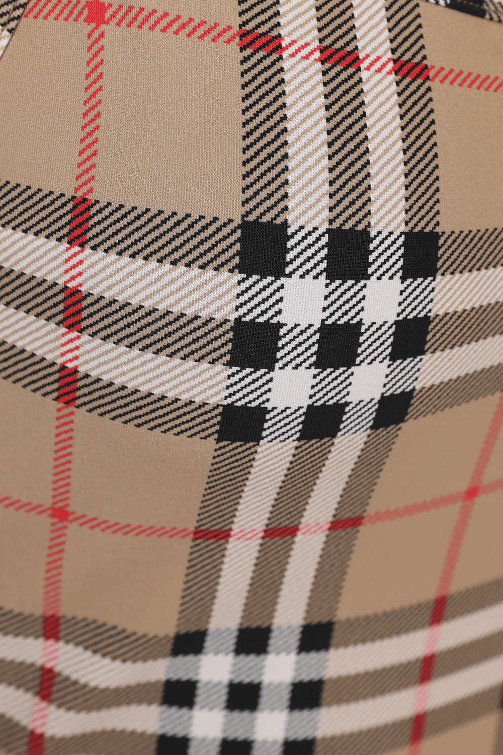 תמונת תקריב של בגד ים משבצות שלם בגוון חום BURBERRY