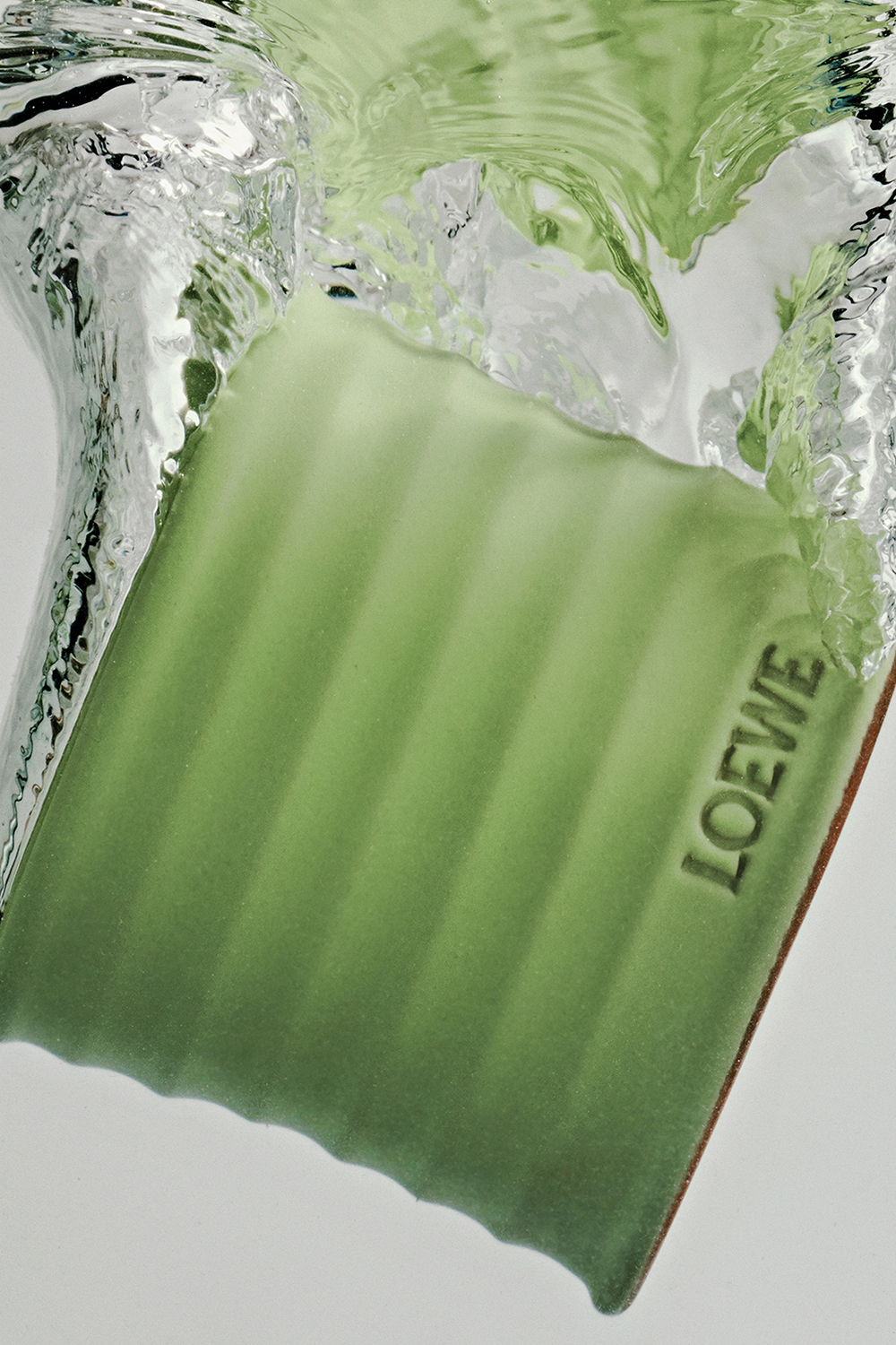 LOEWE Cucumber Medium Scented Candle LOEWE PERFUMES